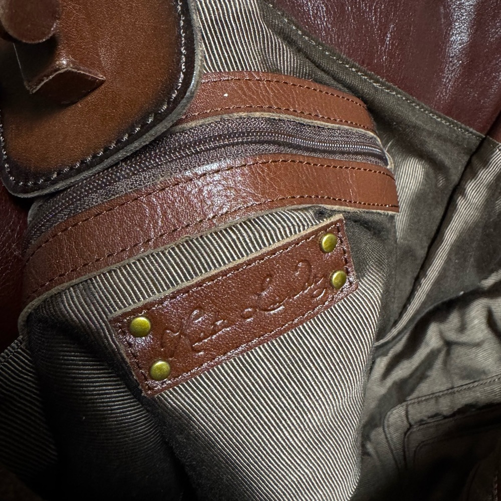 Elegant Brown Leather Tote Bag - Picture 3 of 3